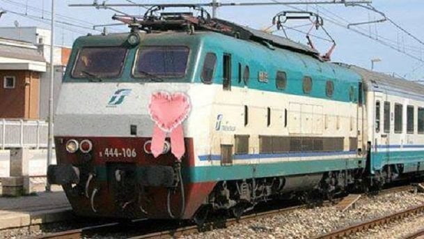Donna partorisce su intercity Trenitalia. Ma era salita vergine - Lercio