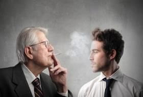 Fumatore passivo non riesce più a smettere - Lercio