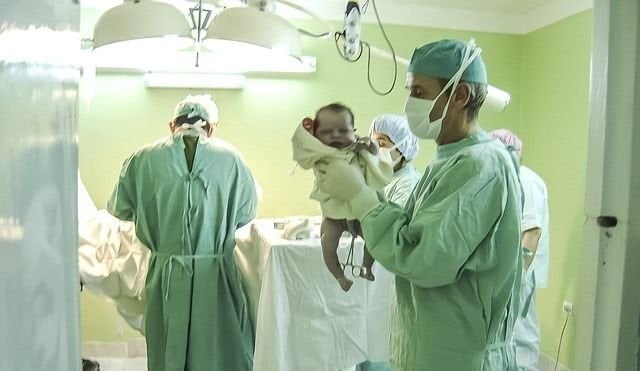 La mamma dei cretini rivela: "Volevo abortire, ma i medici obiettori me l'hanno impedito" - Lercio