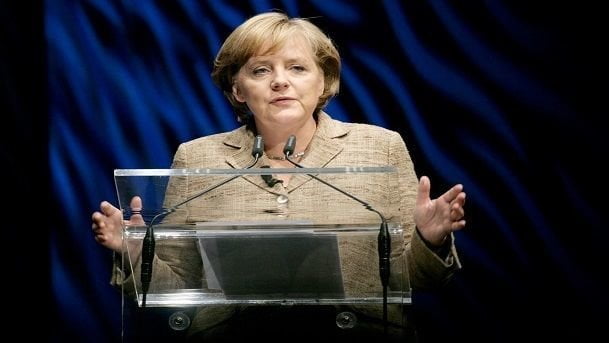 Merkel categorica: "Discuteremo di austerità solo con gli ultrà della Triestina" - Lercio