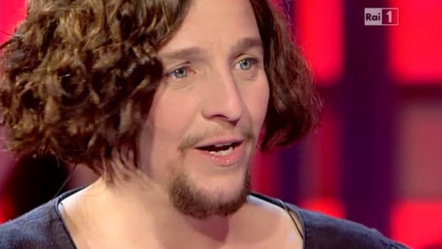 Parità di genere: finalmente anche le donne potranno farsi crescere la barba - Lercio