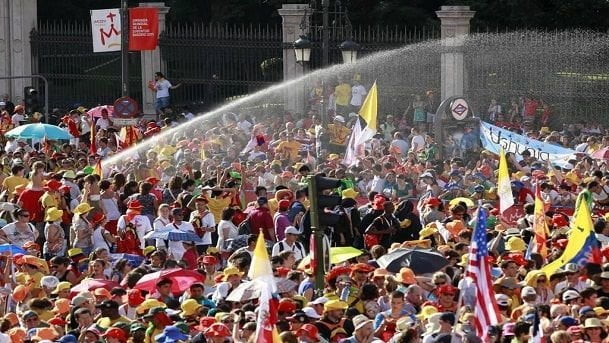 Roma, tafferugli tra papa-boys: 34 feriti - Lercio