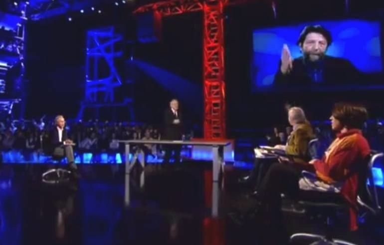 Santoro invita Sgarbi e Cacciari ad AnnoUno: scoppia la Terza Guerra Mondiale - Lercio