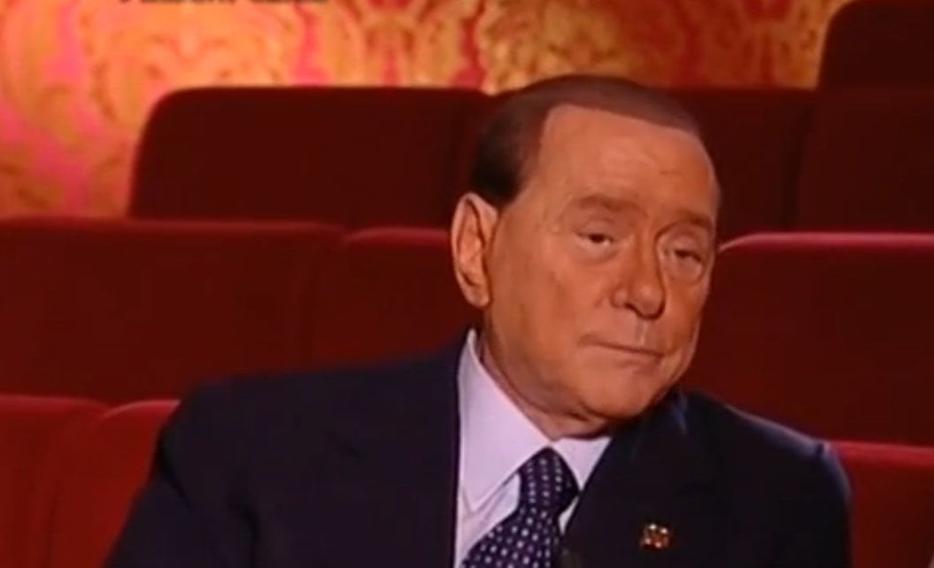 Scoperta una vecchia legge del '57 che Berlusconi non ha ancora violato - Lercio