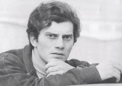 Tenco resuscita, poi ascolta Mengoni e si spara un'altra volta - Lercio