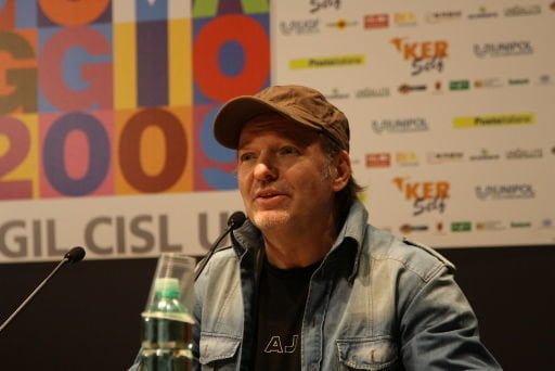 Vasco Rossi scrive una canzone con una sola parola - Lercio