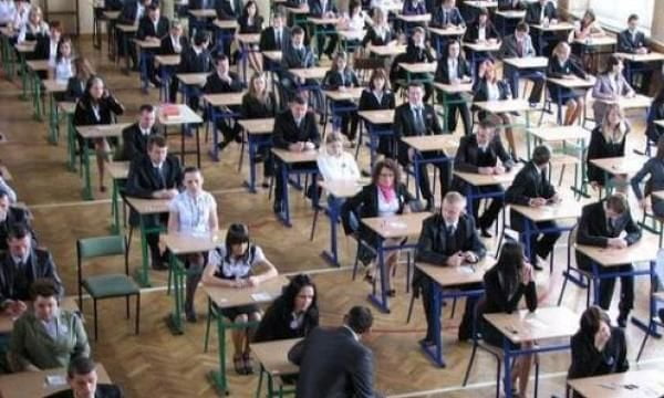 Vince partita a QuizDuello e viene ammesso alla facoltà di Medicina di Bari - Lercio