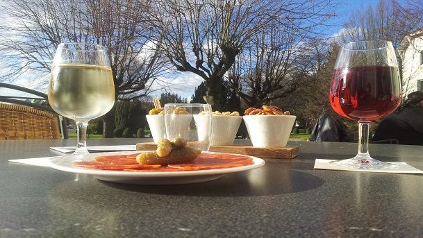 Dopo anni d'indagini, arrestato l'inventore delle apericene - Lercio