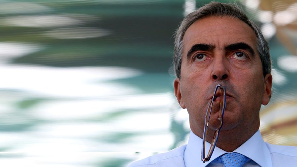 Legge elettorale, pronte le 'Quote Gasparri': il 70% degli eletti dovrà avere un QI inferiore a 18 - Lercio