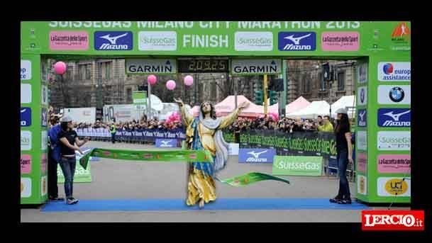 Napoli. Statua della Vergine si anima e comincia a correre: prima nella maratona - Lercio