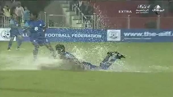 Troppe lacrime dagli spalti, Brasile-Germania sospesa per impraticabilità del campo - Lercio