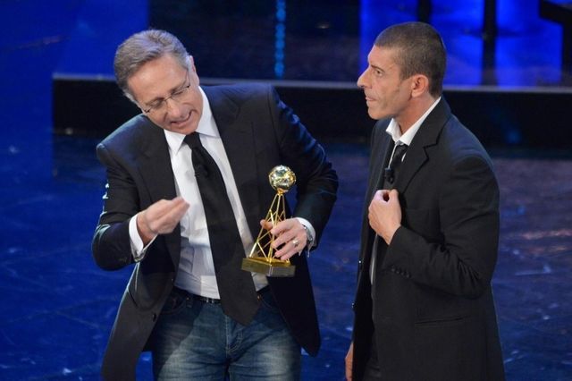 Luca Laurenti indice un referendum per chiedere l'indipendenza da Paolo Bonolis - Lercio