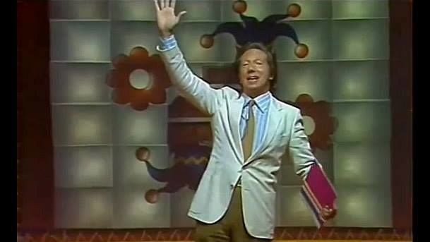 Novità in TV. Partirà a ottobre su Canale 5 il quiz postumo di Mike Bongiorno - Lercio