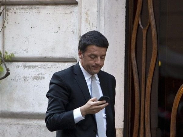Riforma del lavoro, Renzi: “Si potrà licenziare con un semplice tweet” - Lercio