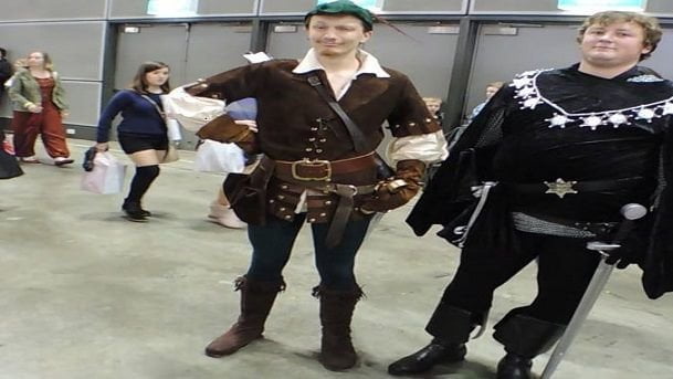 Tiro con l'arco. Ricerca rivela: maggiori probabilità di fare centro se ci si veste da Robin Hood - Lercio
