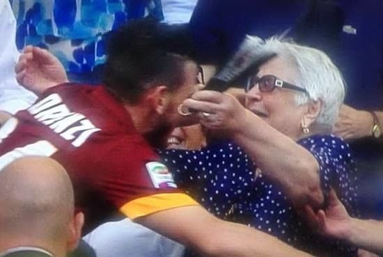 Daspo alla nonna di Florenzi - Lercio