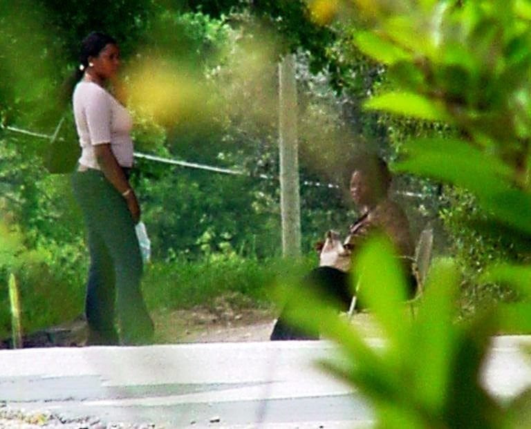 Ebola. La Ue chiude le frontiere: "Bloccare le importazioni di prostitute africane" - Lercio