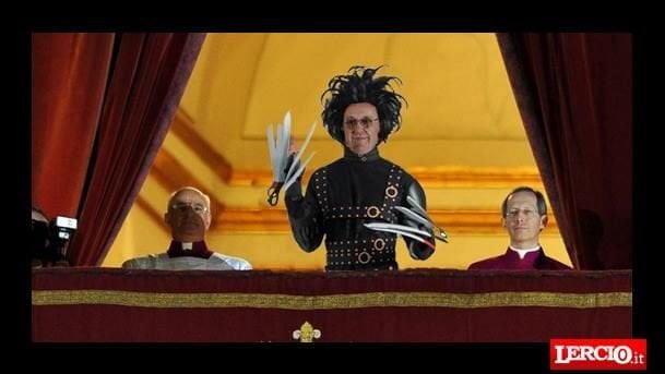 Il Papa apre a Halloween e si affaccia vestito da Edward mani di forbice - Lercio