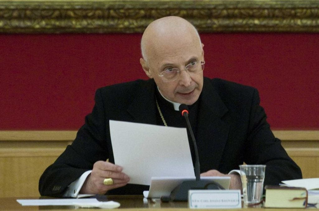 La Chiesa riconosce le unioni gay: "Sono loro, prendiamoli" - Lercio