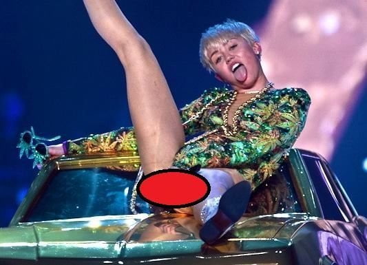 La vagina è in playback, bufera su Miley Cyrus - Lercio