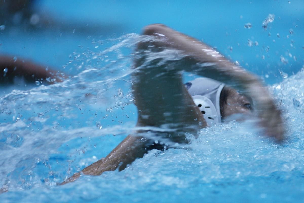 Leader politico attraversa lo stretto di Messina a nuoto e affoga - Lercio