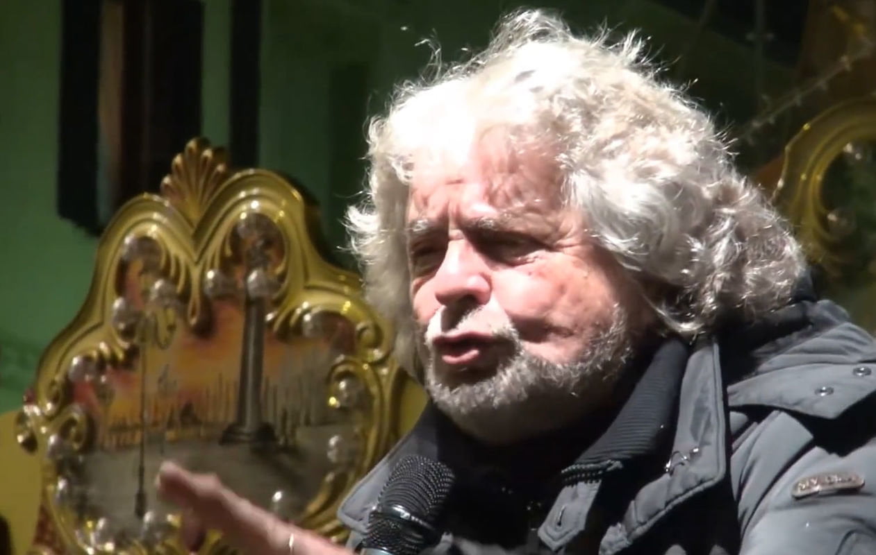 Raduno del M5S al Circo Massimo, Grillo: "Farò lottare Pizzarotti contro una tigre" - Lercio