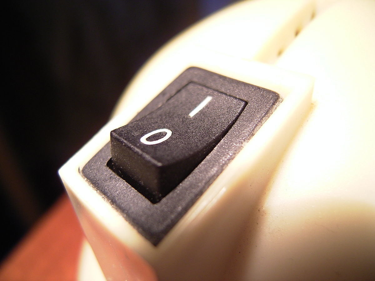 Salvatore Aranzulla svela un trucco per spegnere la luce - Lercio