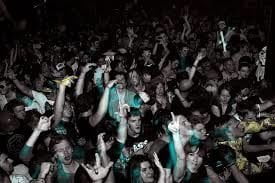 Scienza. Gli alieni cercano di parlare agli umani, ma loro la chiamano dubstep - Lercio