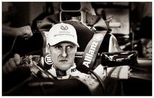 Spionaggio. Lobby dei pellegrinaggi dietro l'incidente di Schumacher: "Doveva morire" - Lercio
