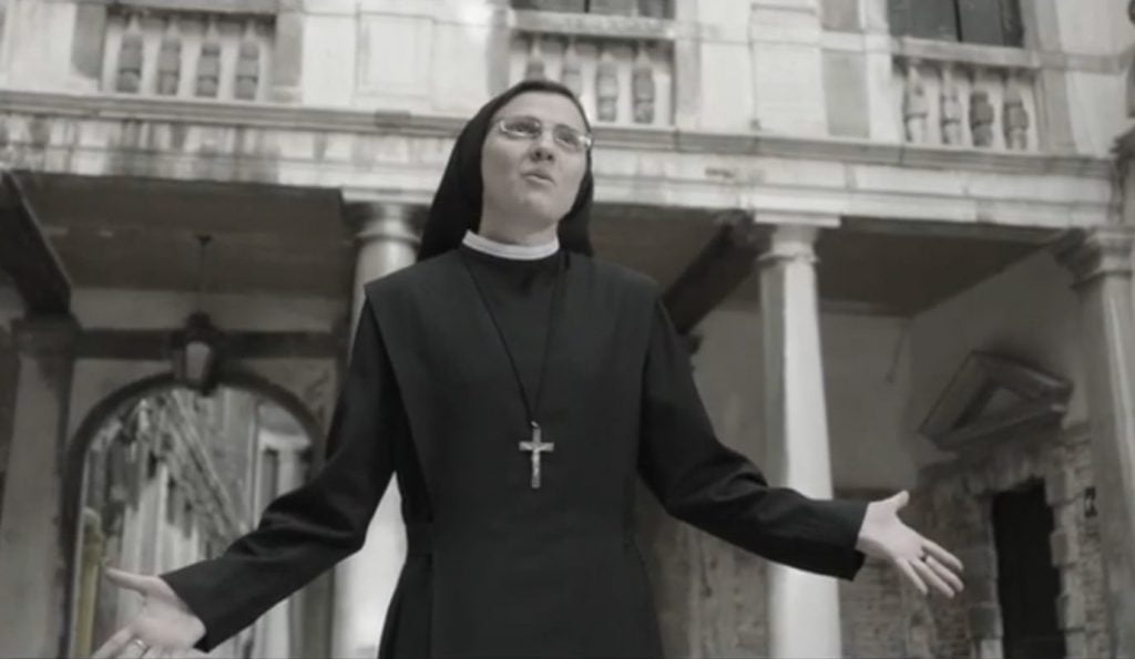 Suor Cristina rifà 'Kobra' di Rettore, ma chiarisce: "Si tratta del serpente della Genesi" - Lercio