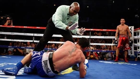 Arbitro non sa contare fino a dieci, incontro di boxe dura 25 giorni - Lercio