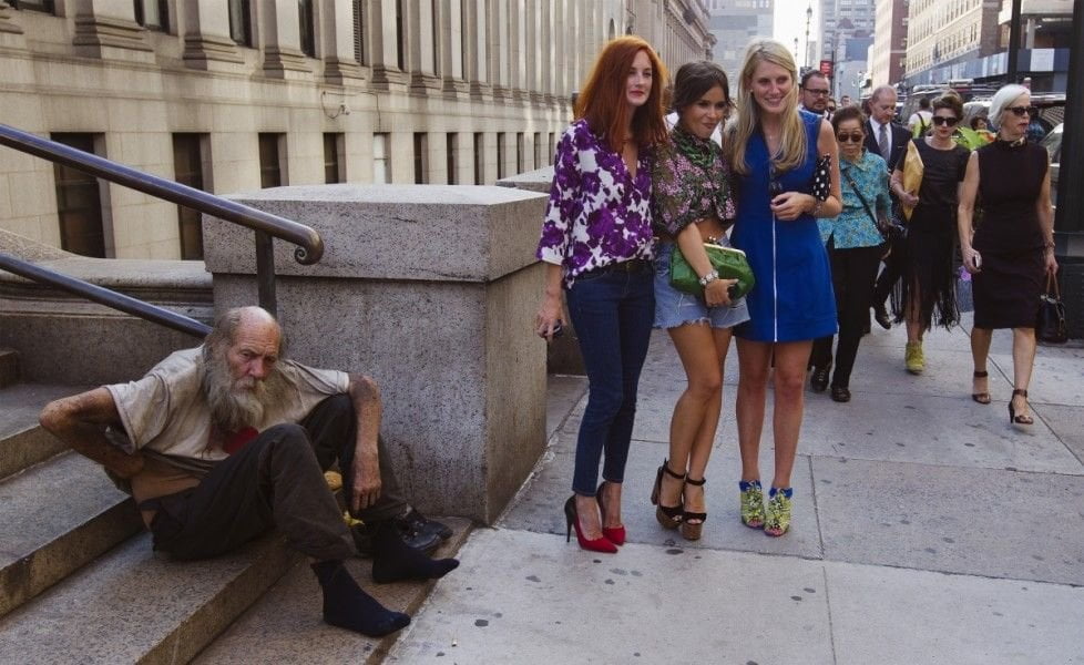 Renzi ai clochard: "Non esiste più la fissa dimora" - Lercio