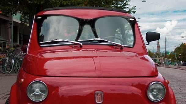 Rilancio Fiat. In arrivo i parabrezza graduati per chi vuol guidare senza occhiali - Lercio