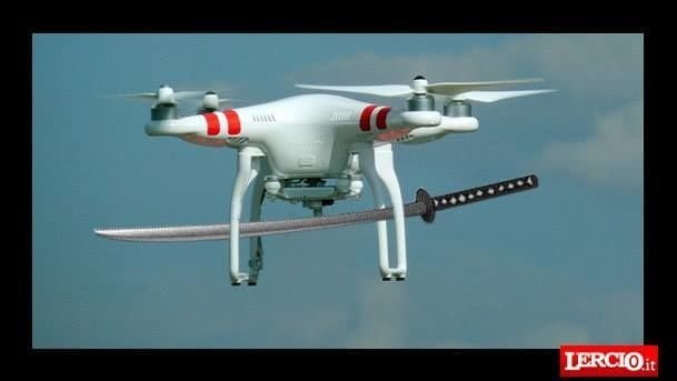 Doveva consegnare una Katana ma volava troppo radente: drone Amazon decapita 18 passanti - Lercio