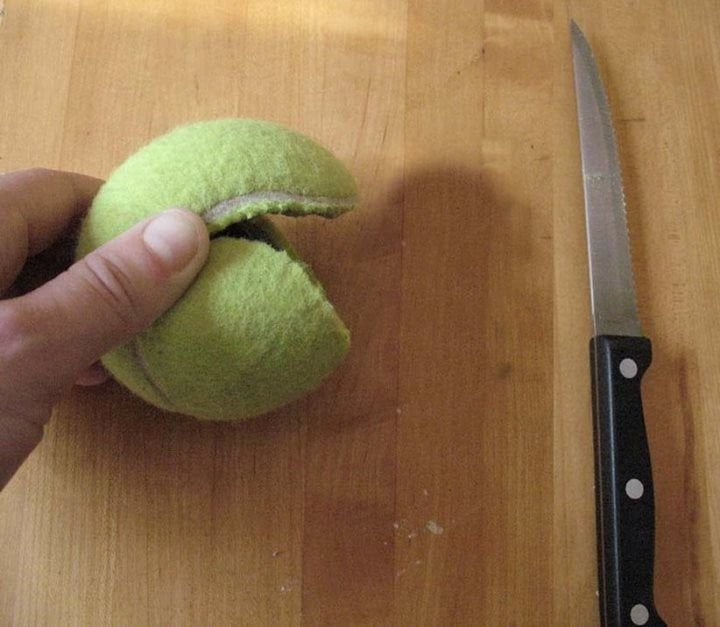 Ecco cosa succede se tagli una pallina da tennis a metà: ne devi comprare un'altra - Lercio