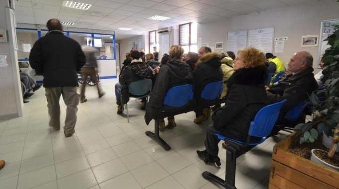 Si finge parente di Mango per saltare la fila al pronto soccorso - Lercio