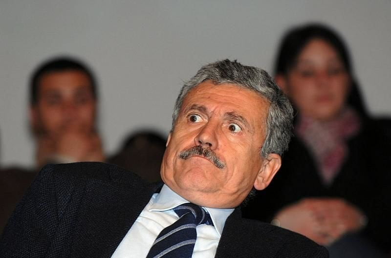 Massimo D'Alema corre all'anagrafe per farsi cambiare il cognome in Scheda Bianca - Lercio