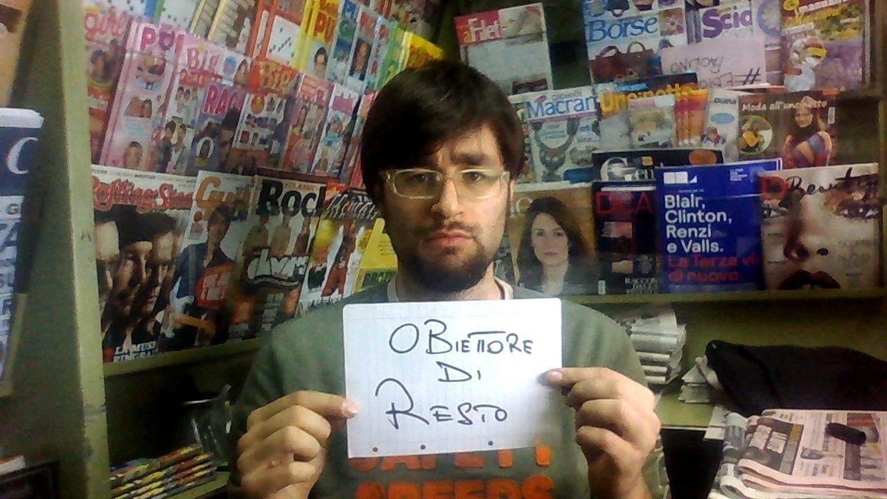 Edicolante non ha da cambiare: diventa obiettore di resto - Lercio