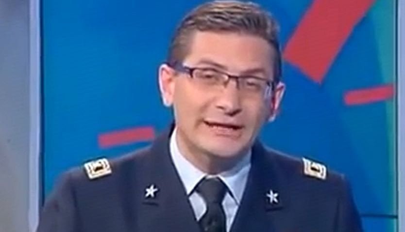 Il Ten. Col. dell'Aeronautica Petrucci: “Quest'anno la primavera arriverà quando lo decido io” - Lercio