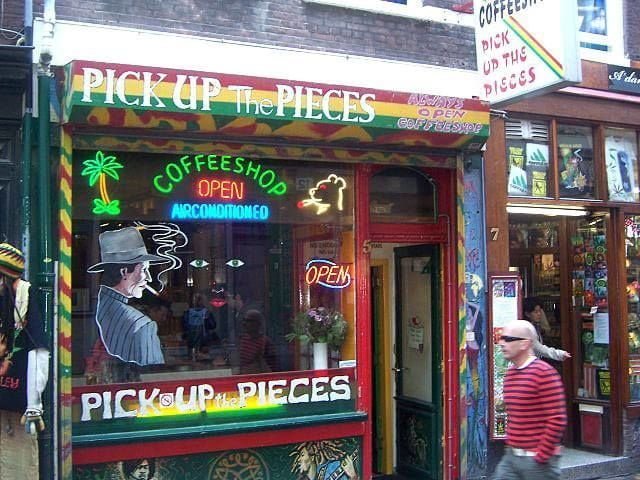 Romani vanno ad Amsterdam per vendicarsi ma dopo un po' non ricordano più perché erano lì - Lercio