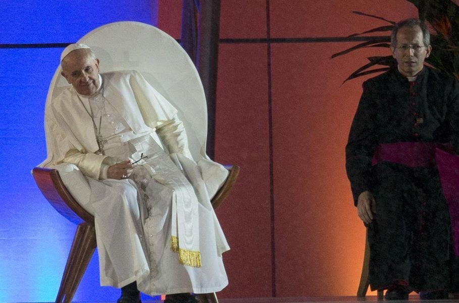 Scienza: anche Papa Francesco scorreggia - Lercio