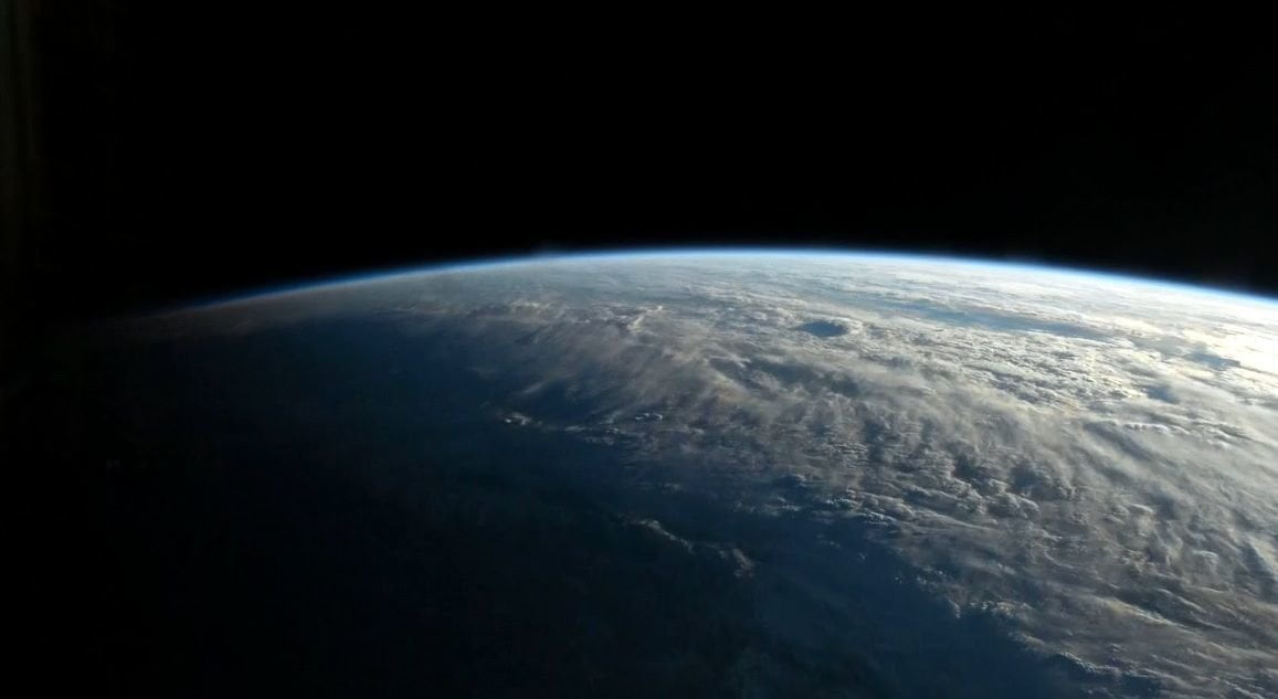 Strage in suo nome, Allah si difende: “Mi avvalgo della facoltà di non esistere” - Lercio