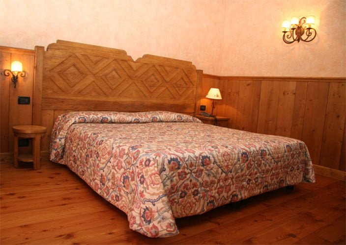 Verona. Salame invece di cioccolatini nelle camere d'albergo: "Scoraggiano clienti musulmani" - Lercio