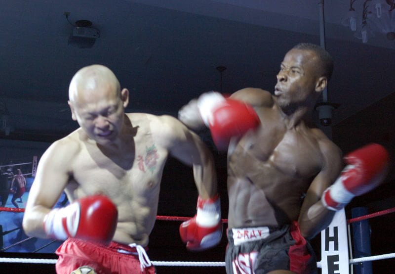 80enne trova ladri in casa e li stende a colpi di Kick-Boxing ma per l'Inps era invalido al 100% - Lercio