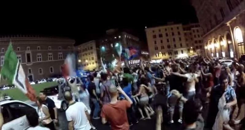 Sentenza Ruby: città paralizzate da caroselli di puttanieri - Lercio