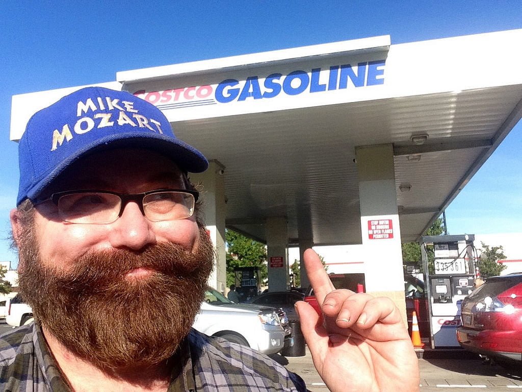 Benzinaio eroe sventa una rapina impedendo a un cliente di fare il pieno - Lercio