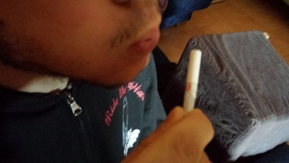 Studio scientifico dimostra che soffiare sulle cose cadute a terra non le sterilizza - Lercio