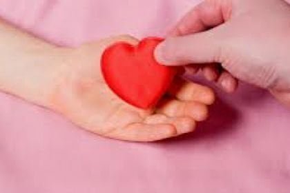 Bimbo necessita di trapianto di cuore. Dio lo miracola uccidendo un altro bambino - Lercio