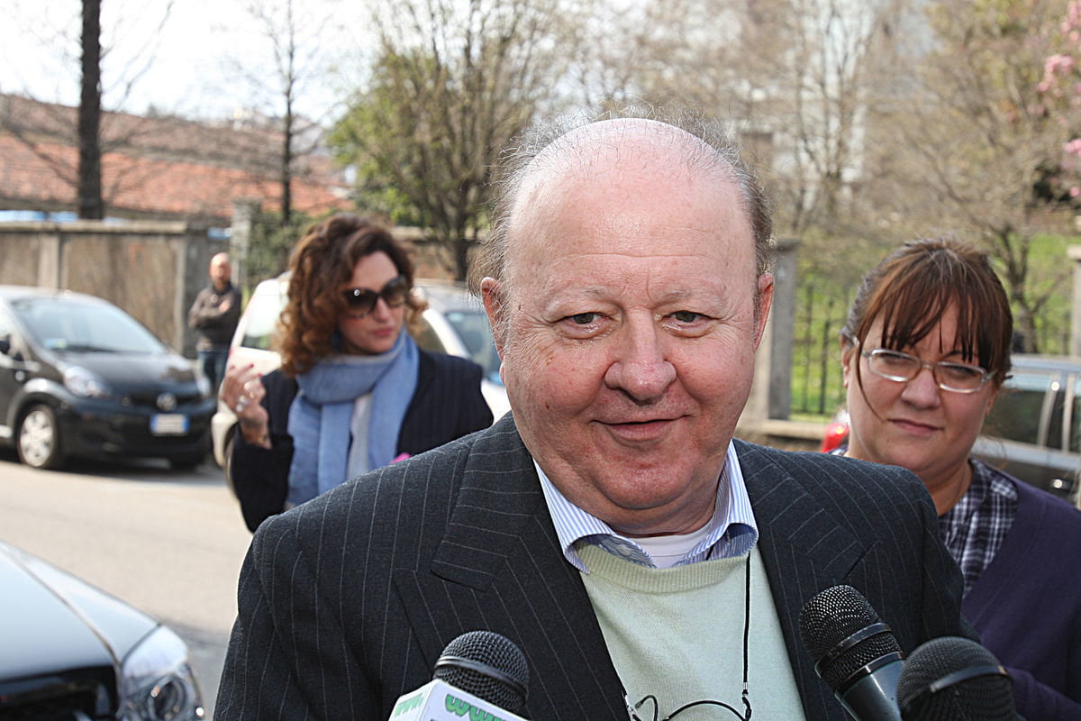 "Non riesco più a scorreggiare". Finita la carriera di Massimo Boldi - Lercio