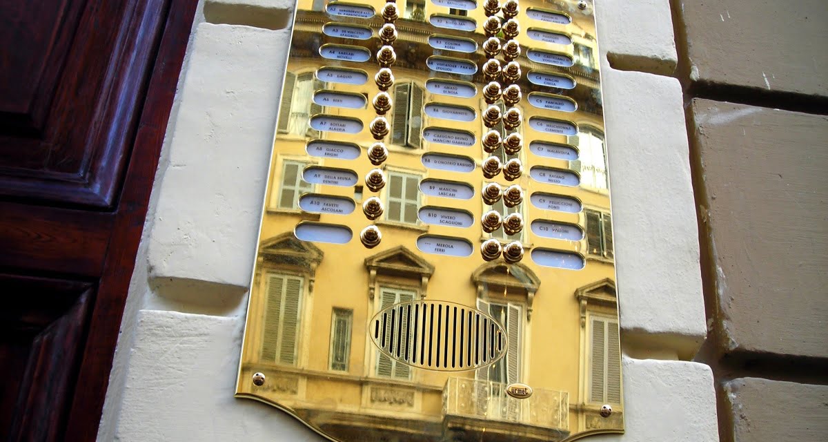 Suona citofono ma si dimentica di scappare ragazzo diventa testimone